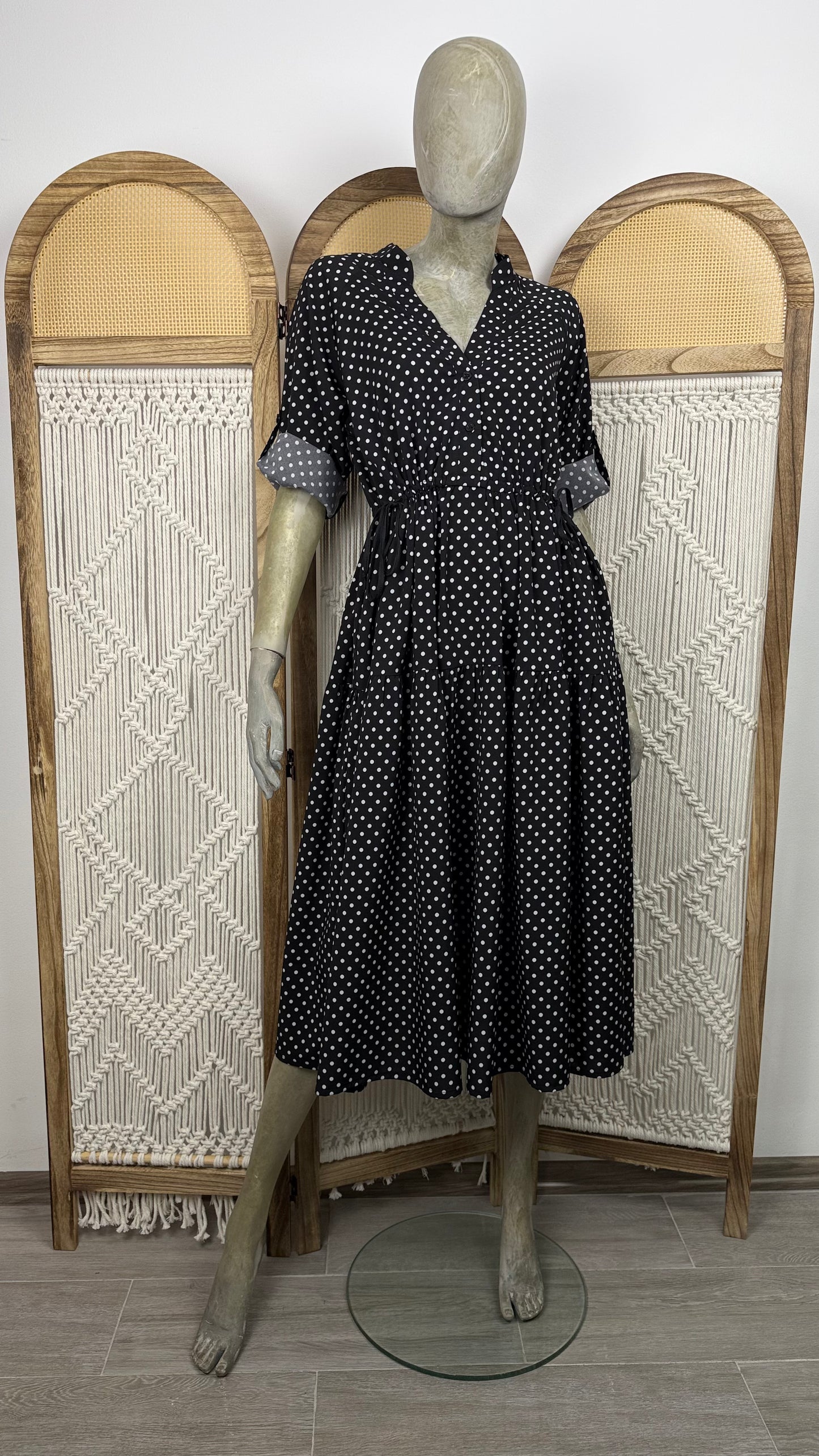 ROCHIE NEAGRA CU BULINE SI MANSETE CONTRAST