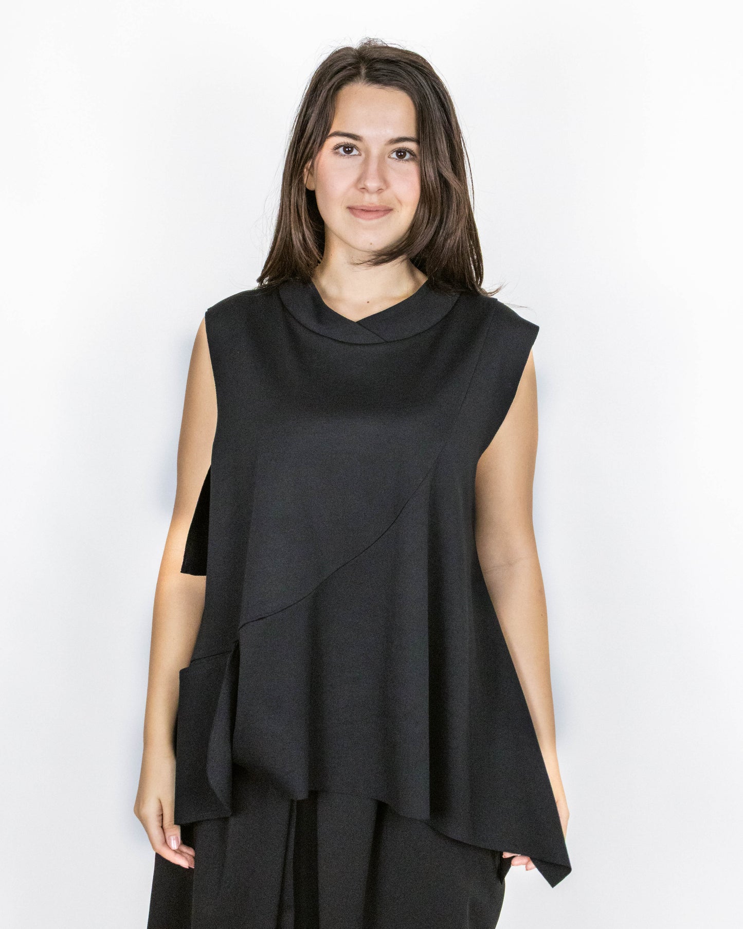 Capă Neagră Asimetrică cu Linie Structurală (S-XL)