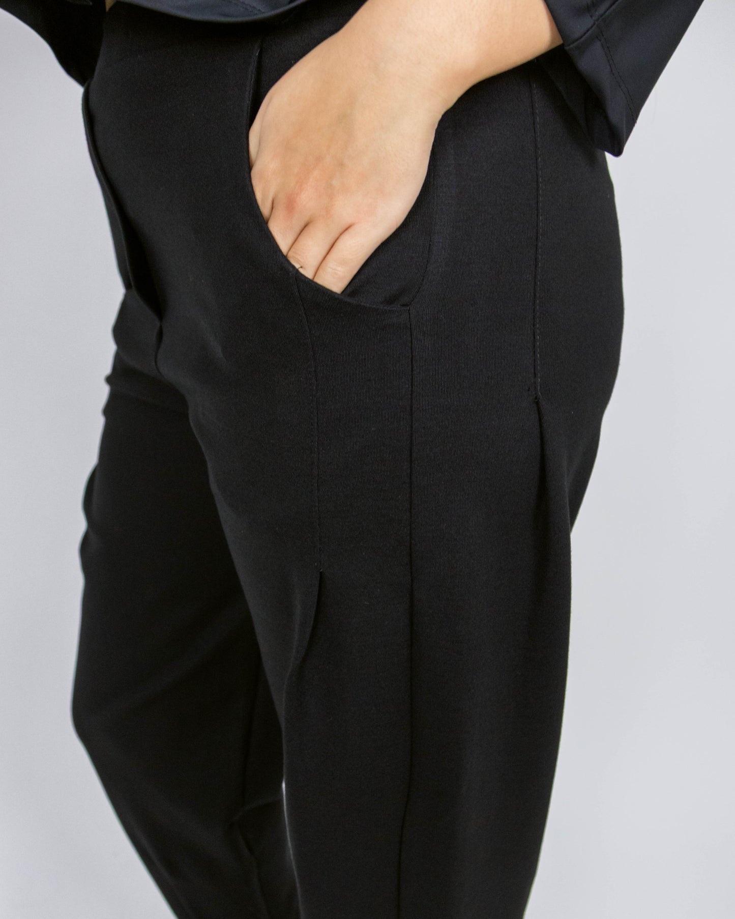 Pantaloni Negri Structurați cu Pense Oblice | Mărime Universală (S-XL) | Qarma