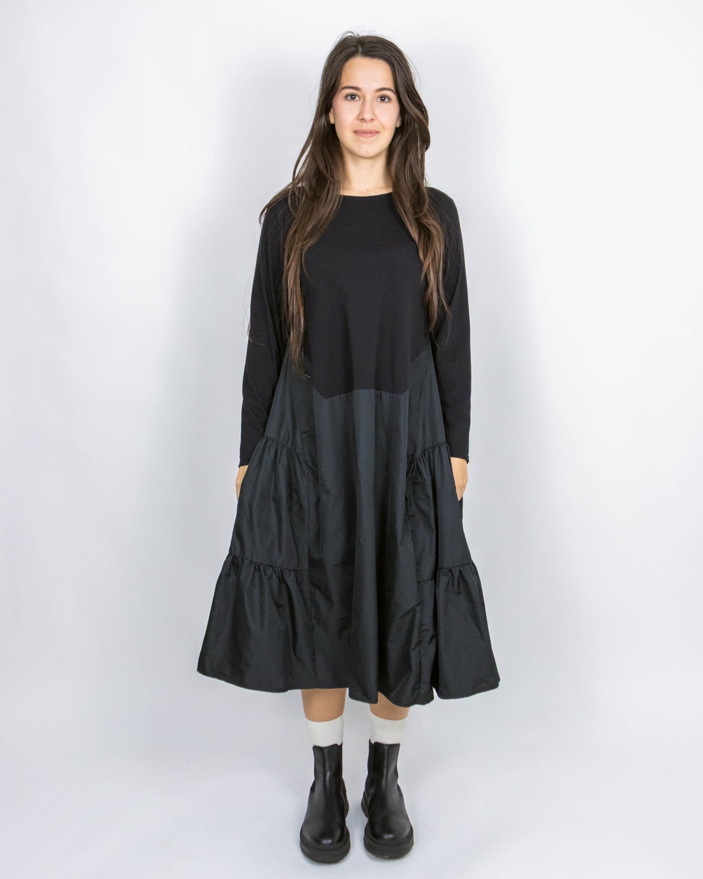 Rochie Neagră Mix Texturi & Volane | Mărime Universală (S-XL) | Qarma