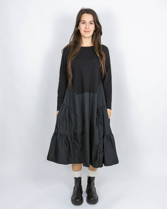 Rochie Neagră Mix Texturi & Volane | Mărime Universală (S-XL) | Qarma