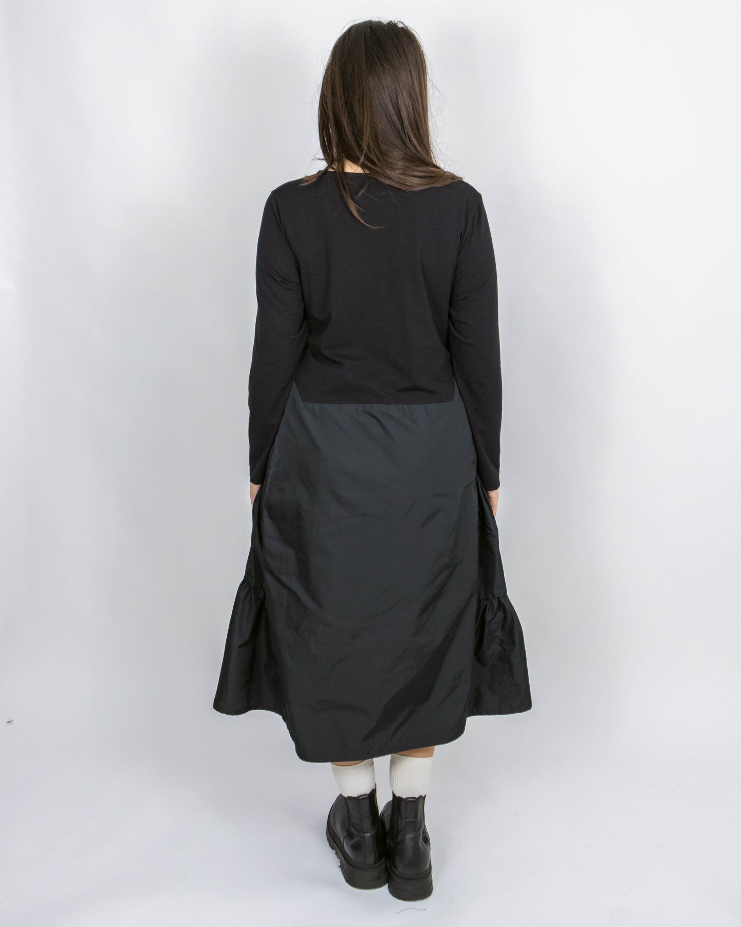 Rochie Neagră Mix Texturi & Volane | Mărime Universală (S-XL) | Qarma