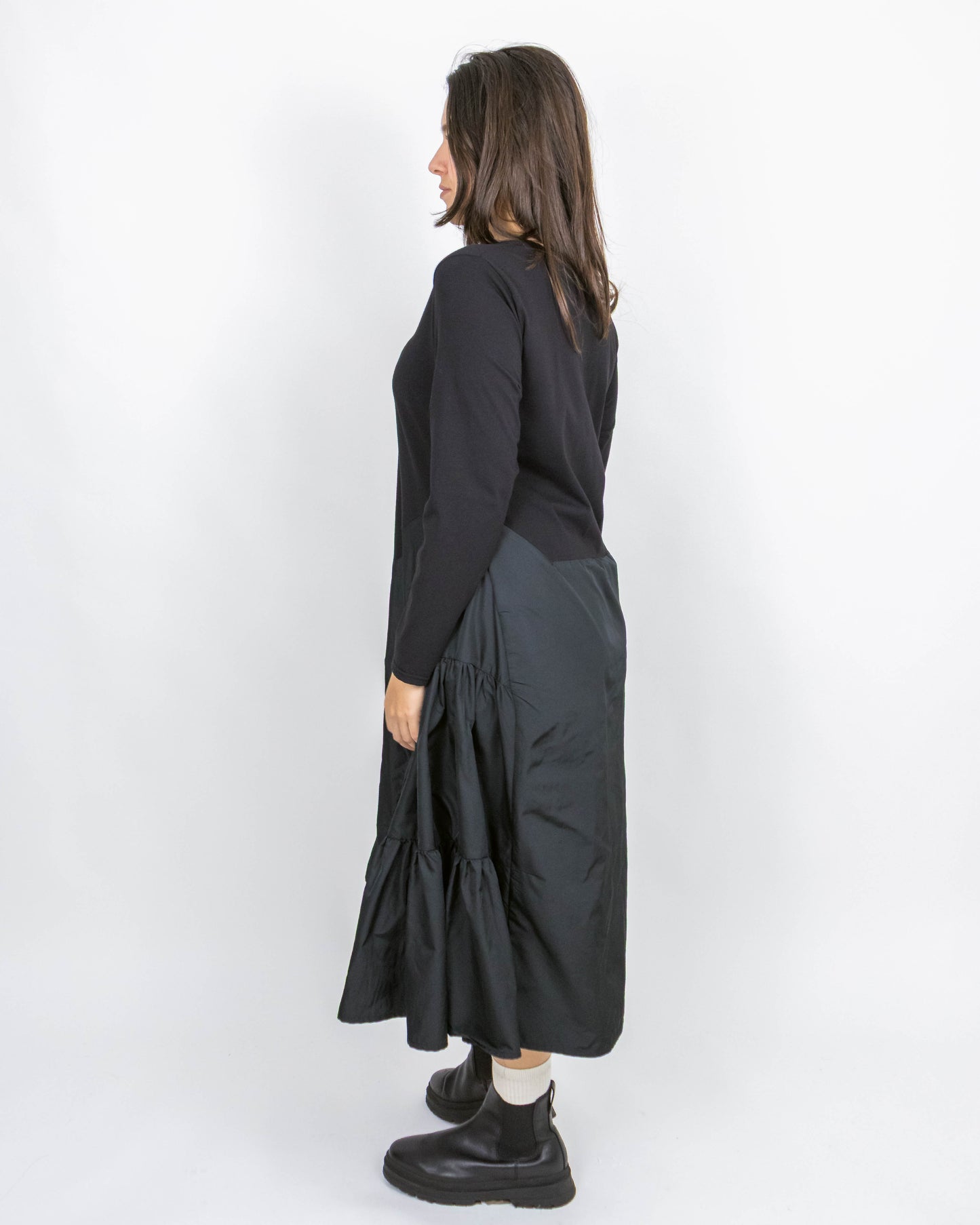 Rochie Neagră Mix Texturi & Volane | Mărime Universală (S-XL) | Qarma