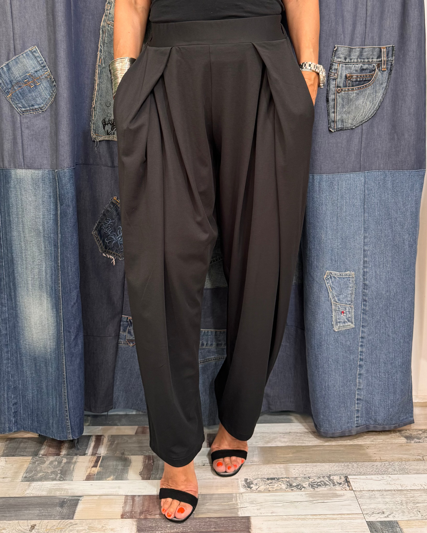 Pantaloni Arhitectural Noir cu Cute Geometrice (S-XL)