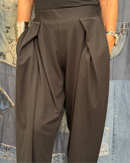 Pantaloni Arhitectural Noir cu Cute Geometrice (S-XL)