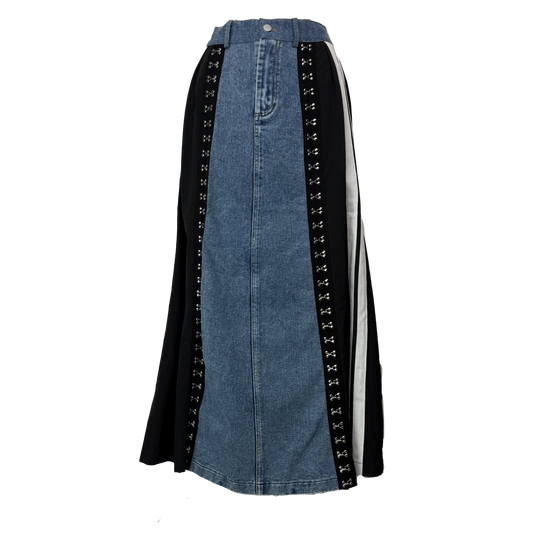 Fusta denim albastra cu insertii negre contrastante