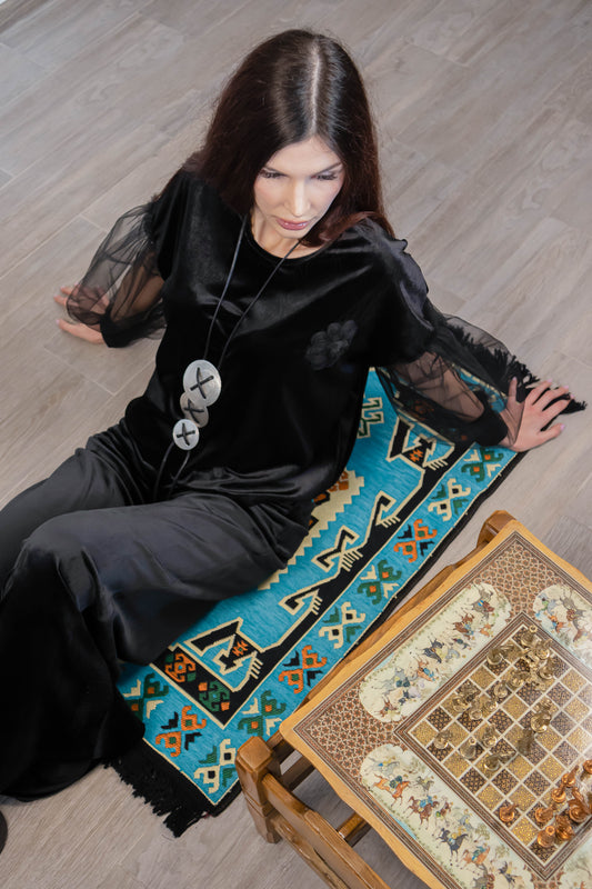 ﻿Bluză Neagră din Catifea cu Mâneci Bufante | Talie Unică | Qarma