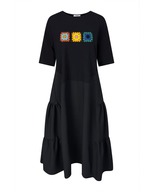 Rochie neagra cu aplicatii si volane laterale - model cu flori
