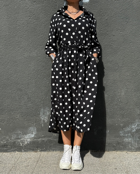 Rochie Cămașă Neagră cu Buline Albe și Lungime Asimetrică (S-XL)