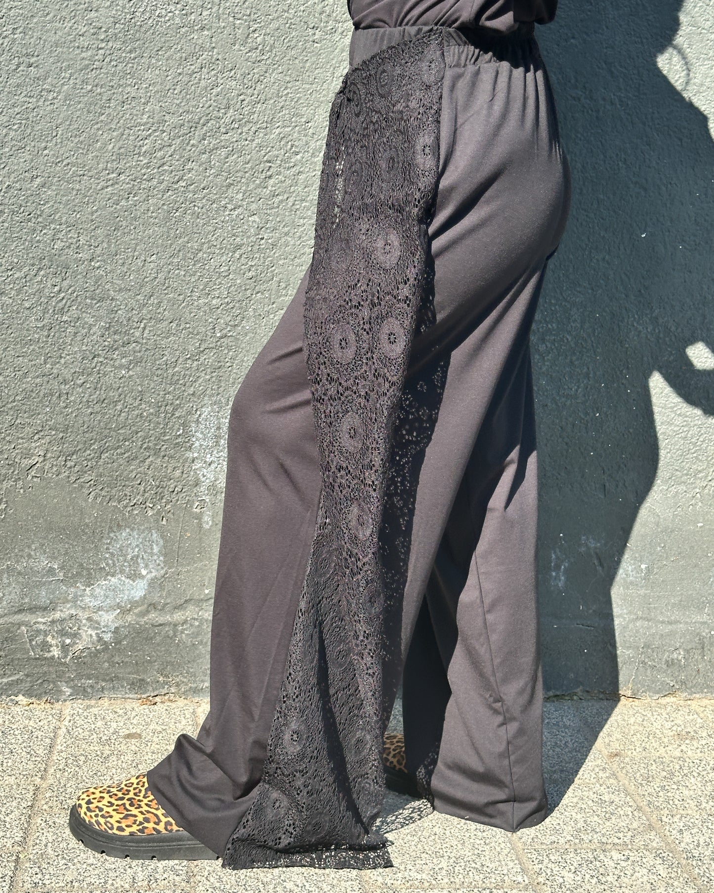 Pantaloni Wide-Leg Petrecuți cu Dantelă și Șnur (S-XL)