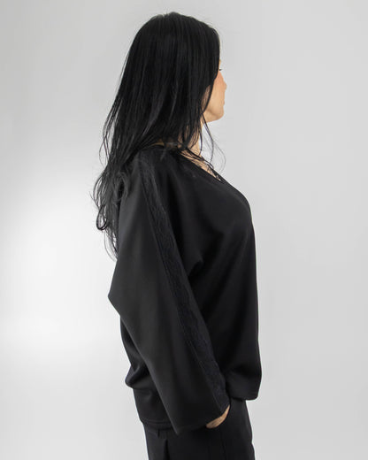 Bluză Neagră V-Neck cu Fundă și Inserții de Dantelă (S-XL)