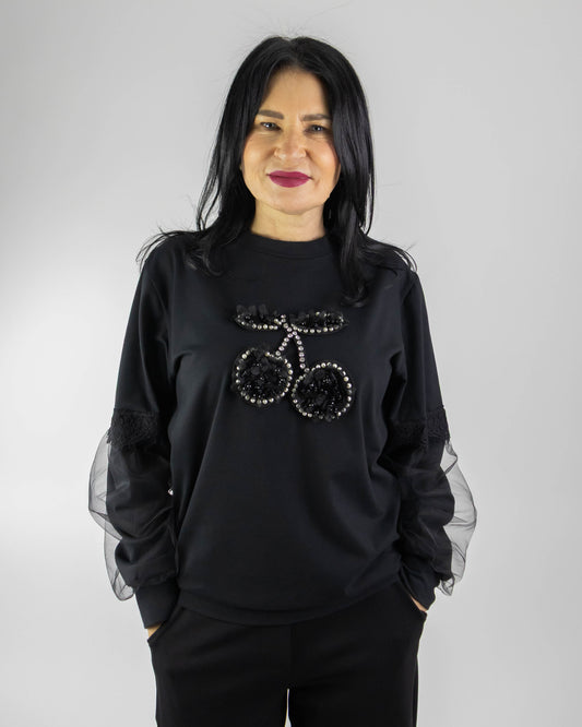 Bluză Neagră cu Mâneci din Tulle & Aplicație Cireșe | Mărime Universală (S-XL) | Qarma