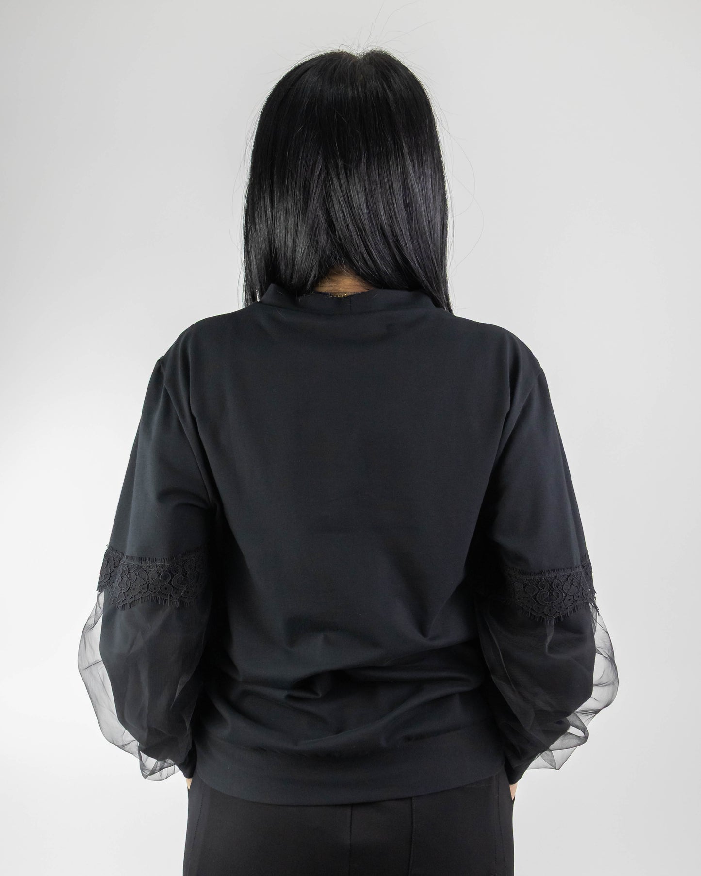 Bluză Neagră cu Mâneci Tulle, Dantelă și Aplicație Cireșe (S-XL)