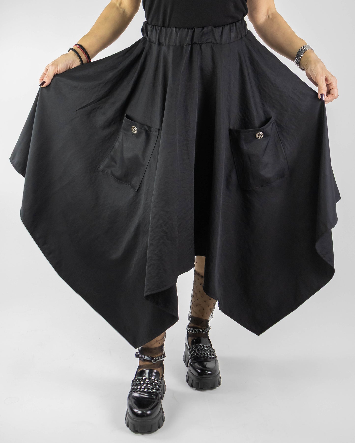 Fustă Arhitecturală Noir cu Buzunare Statement | Mărime Universală (S-XL) | Qarma