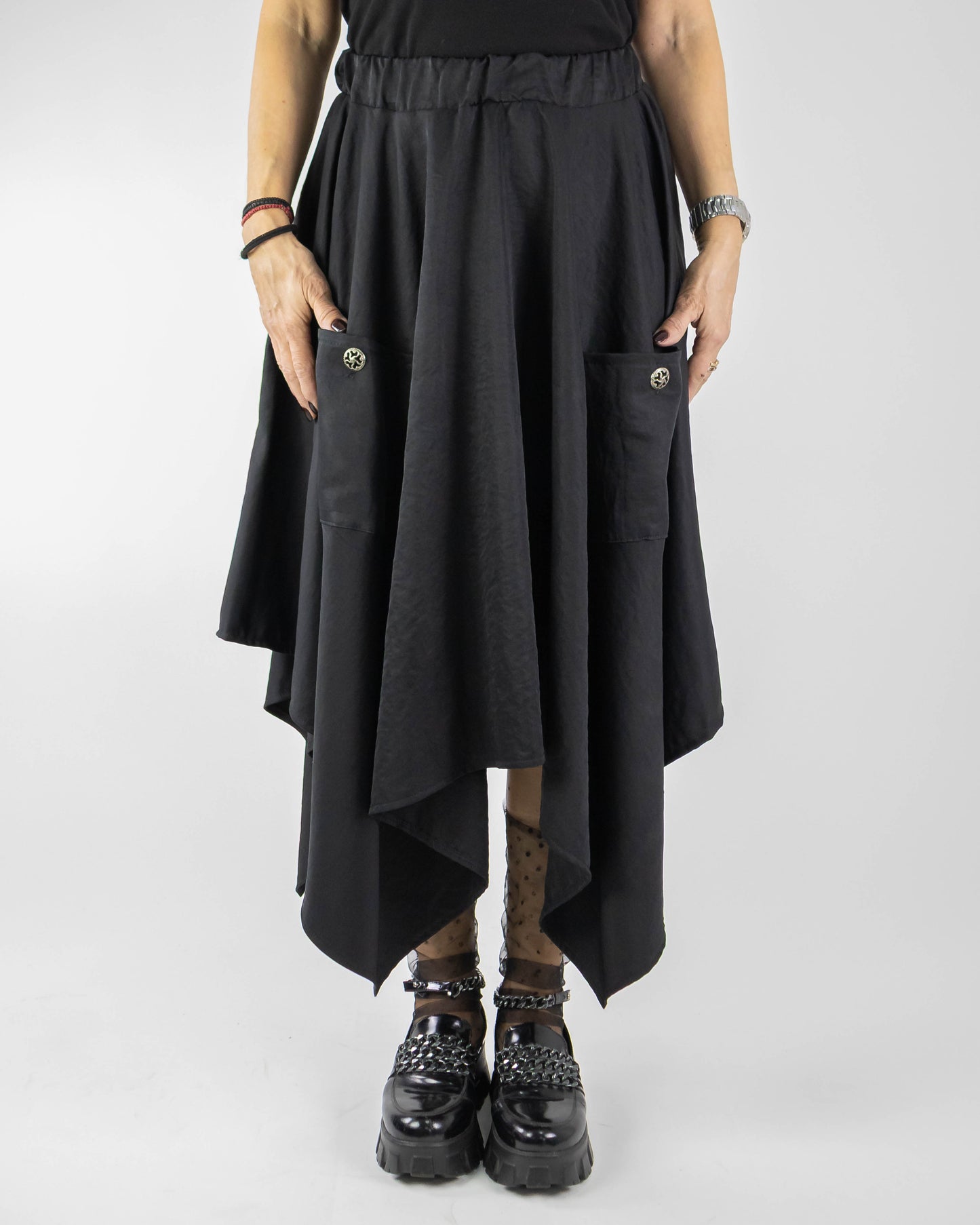 Fustă Arhitecturală Noir cu Buzunare Statement | Mărime Universală (S-XL) | Qarma