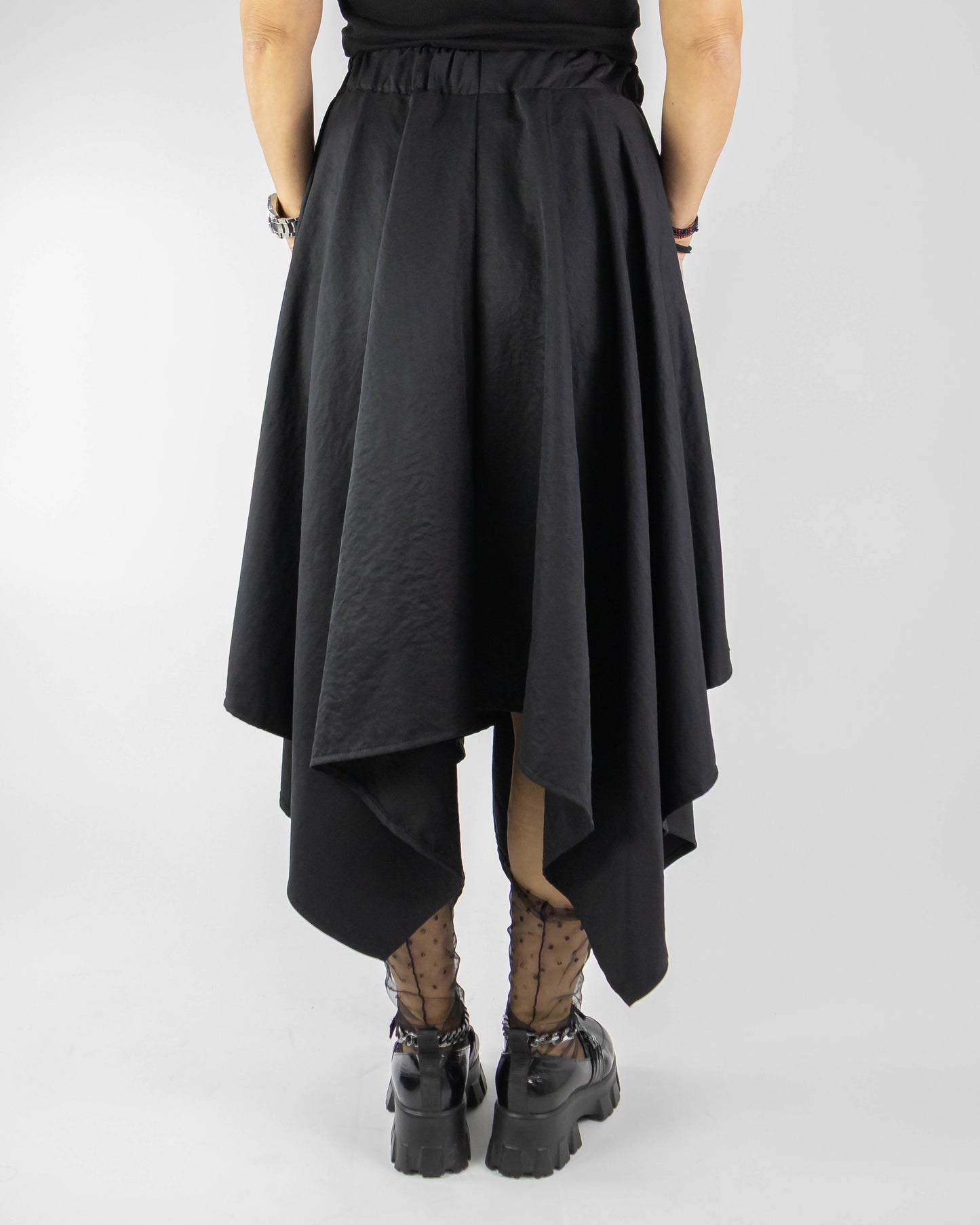 Fustă Arhitecturală Noir cu Buzunare Statement | Mărime Universală (S-XL) | Qarma