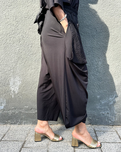Pantaloni Negri Căzuți cu Buzunare din Dantelă (S-XL)