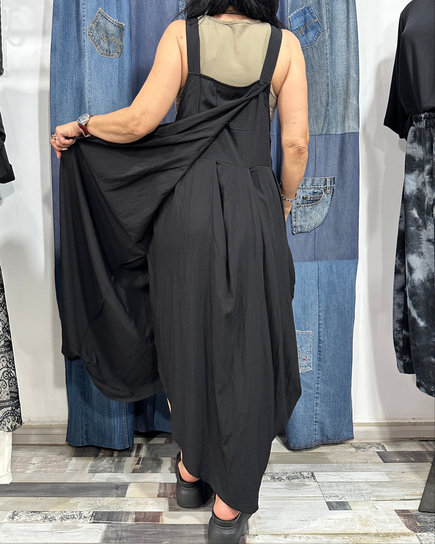 Sarafan Arhitectural Negru cu Textură Micro-Creponată (S-XL)