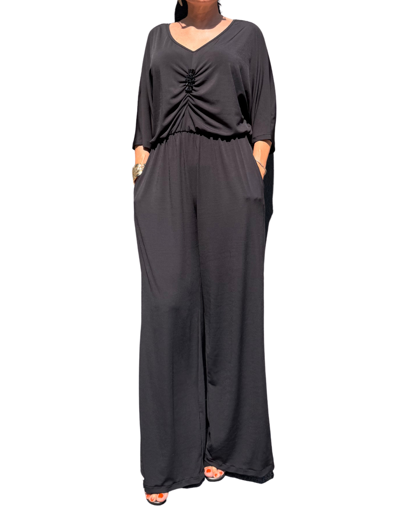 Salopetă Arhitecturală Fluidă cu Broșă Decorativă (S-XL)