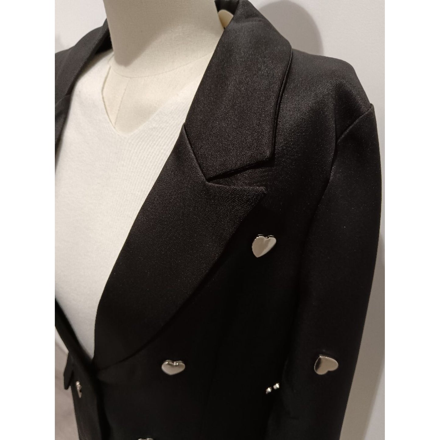 Sacou negru oversized cu aplicatii metalice in forma de inima
