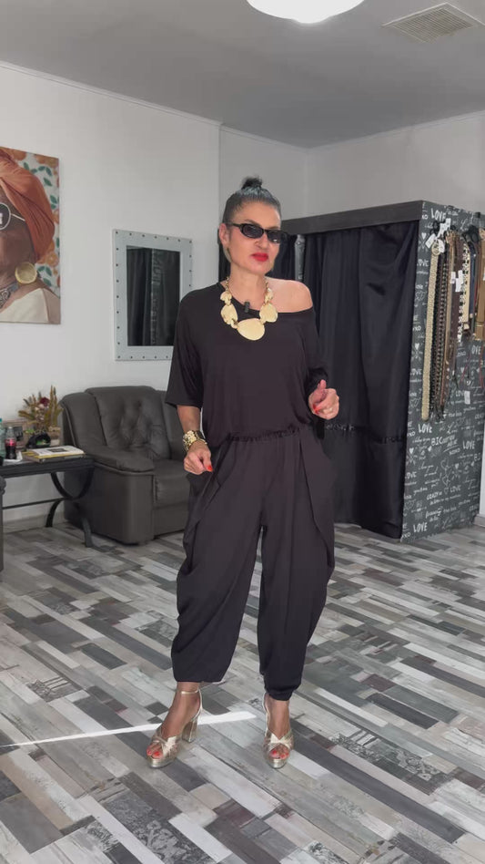 Pantaloni Arhitectural Noir cu Cute Geometrice și Nasturi (S-XL)