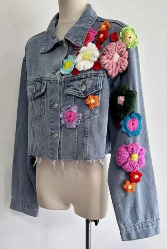 Jacheta din denim cu flori aplicate in relief